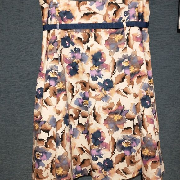 Beautiful A-line, watercolor floral, midi skirt size large - Picture 5 of 7